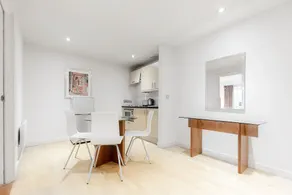 Princes Square Apartments - Image 3