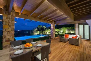 Blue & Green View Villa - Image 4