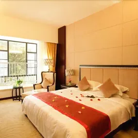 Lotus Garden Hotel - Image 2