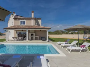 Stylish Villa With Pool and Fenced Garden,ideal for Relaxing Family Holidays - Image 5