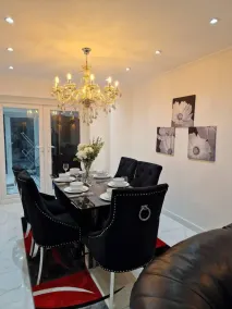 Beautiful and Modern House in Gravesend - Image 2