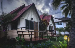 Naphatphorn Resort - Image 2