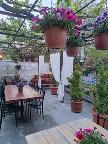 The Red Horse Hotel - Image 2