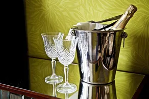 Cross Street Guest House - Image 2