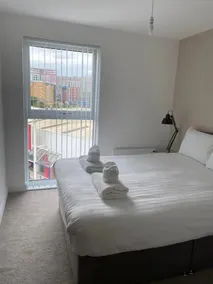 Modern 2 Bed Apartment by Manchester City Centre - Image 5