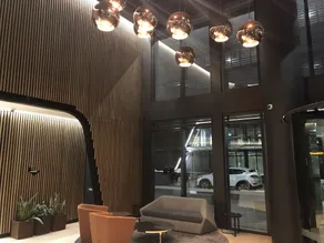 Stylish Apartment with Harbour Views - Image 3