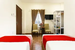 Euro Gold House And Coffee by OYO Rooms - Image 3