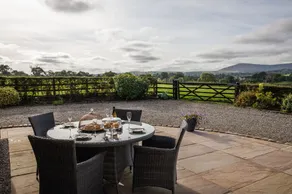 Beautiful Secluded 2-bed Barn With Woodfire Hottub - Image 4