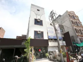 Trumpets Hotel by OYO Rooms - Image 3
