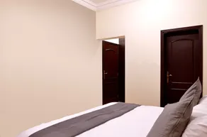 Emerald Suites - Image 2