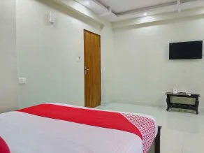 GCK Suites By OYO Rooms - Image 2
