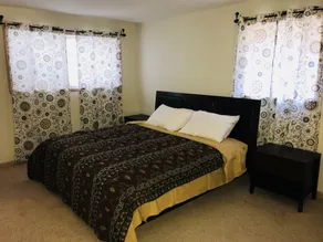 3BR Walkout Basement Apartment - Image 5