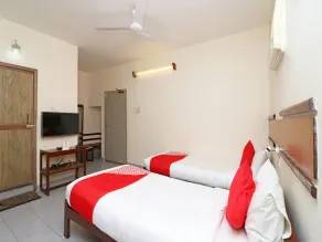 Hotel Nova by OYO Rooms - Image 2