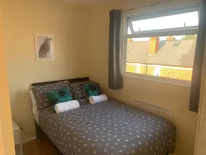Reading 3 Bedroom apartment - Image 5