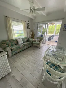 Tropical Winds Beachfront Motel and Cottages - Image 3