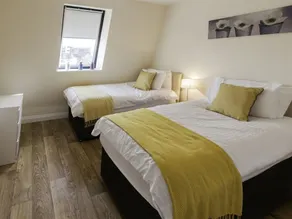 Castle Point 2 Bed City Apartments - Image 2