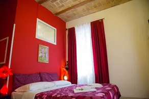 Strawberry House - Image 3