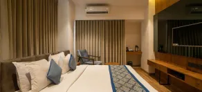 Pinnacle Grand Hotel & Banquets - Image 4