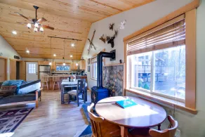 65Gs - Hot Tub - Wi-Fi - Pets Ok - Bbq - Sleeps 10 - Image 2