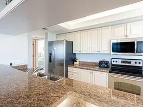 Luxurious Condo with Spectacular Sunset Views and Easy Access to the Beach by RedAwning - Image 5