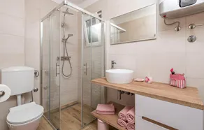 Awesome Home in Lukovo Sugarje With 4 Bedrooms and Wifi - Image 5