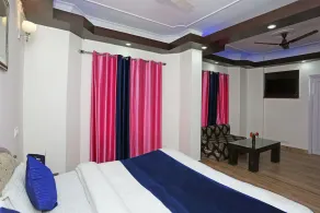 OYO 8637 Shivam Hotel - Image 5