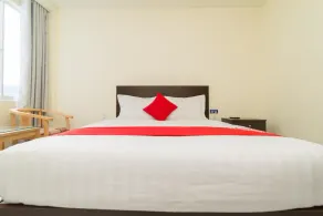 374 Hotel by OYO Rooms - Image 5