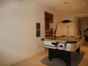 Lavish Holiday Home in Loosdrecht With Jacuzzi - Image 2