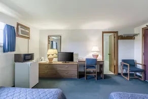 Rodeway Inn - Image 3