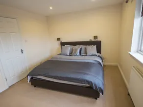 Crown Luxury Serviced Apartments - Image 3