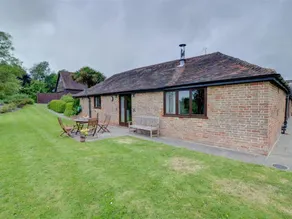 Superb Holiday Home in Broad Street Kent With Graden - Image 5