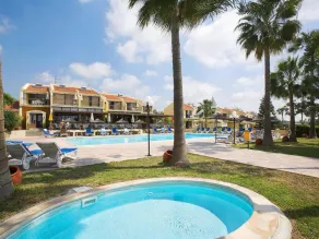 Cute 1-bedroom Holiday Apartment With Balcony All Yours - Image 5