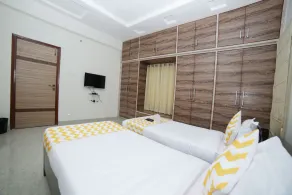 FabHotel Hallmark Inn - Image 2