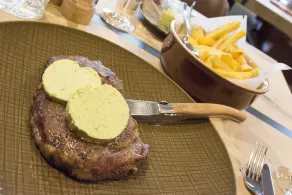 Au Cheval Blanc - Image 4