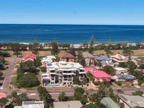Serenity 3 Bedroom Holiday Apartment - Image 5