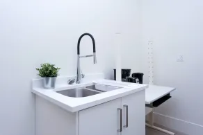 Tasteful 2 Bedroom Suite near Marine Gateway by Elevate Rooms - Image 3