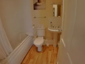 Riverside Apartment - Image 2
