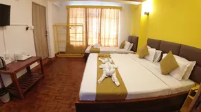 Hotel Flora Fountain - Image 5