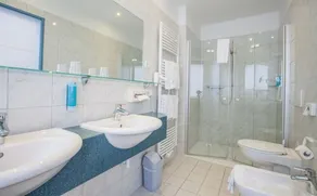 City Hotel Valois - Image 5