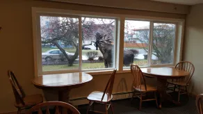 Lakeshore Inn & Suites - Image 2