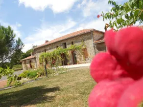 Le Chateau Rouge - Image 2