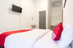 OYO 835 Metropolitan Home Stay - Image 3