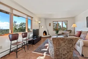 Sunset Vista - Spectacular Mountain Views, Light-Filled Family Home - Image 5