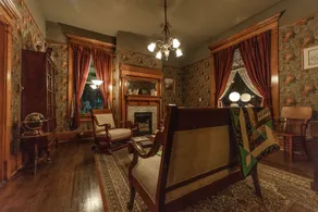 The Simmons -  Bond Inn - Image 4