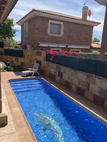 Chalet Con Piscina Privada - Image 2