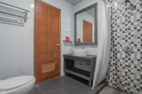 RedDoorz Premium @ Fafa Hills Resort Puncak - Image 3