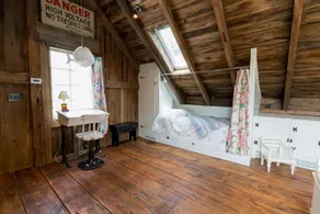 411 Stage Harbor Road - Two Bedroom House - Image 2