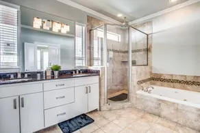 2 Unit Grand Oak Lawn House Perfect for Groups - Image 2