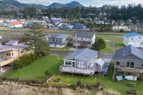 Upscale Riverside 2br W/ Deck 2 Bedroom Home - Image 3
