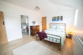 Lovely 1-bed Lodge in Drybrook - Image 2